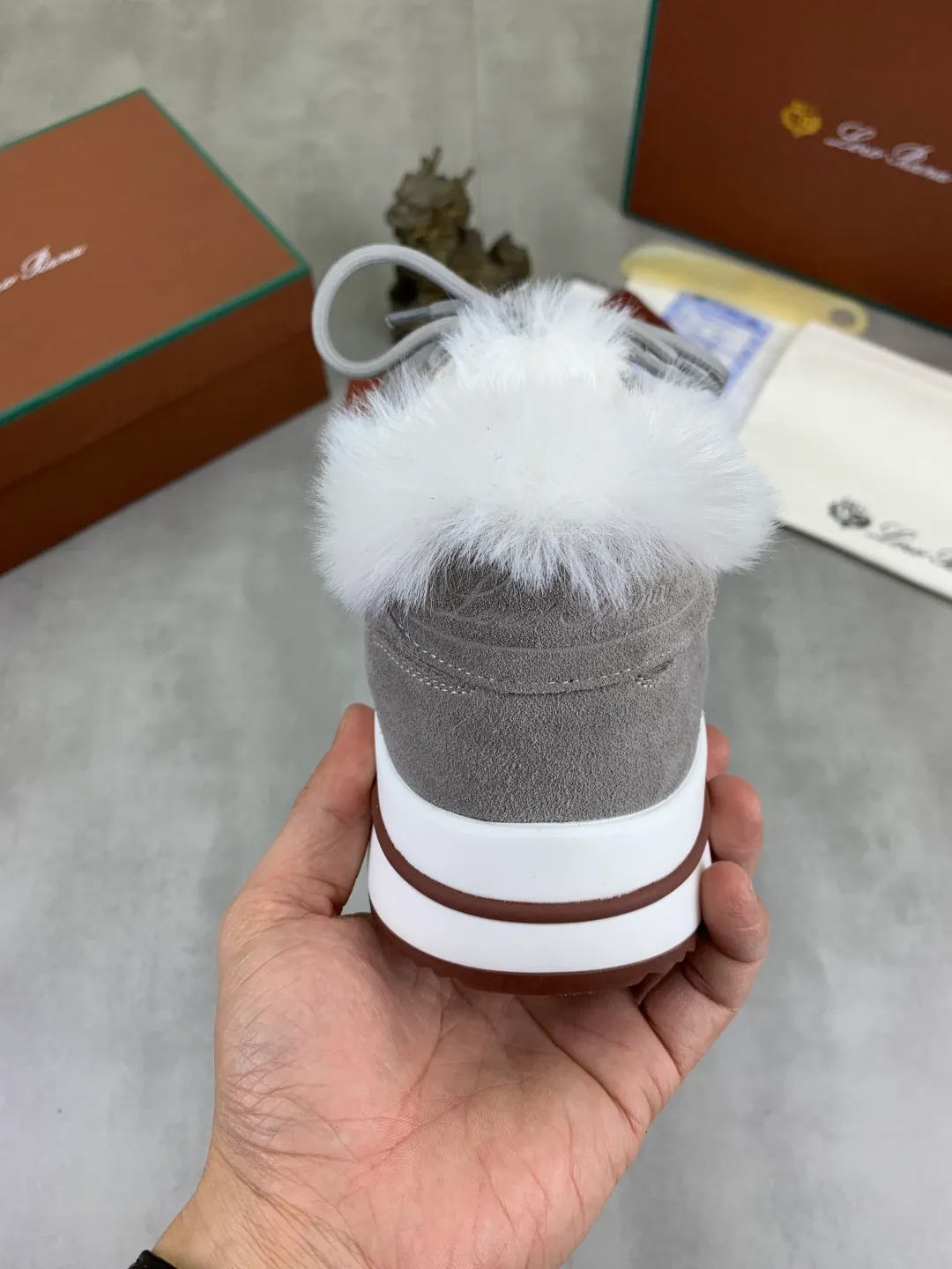 Men's Men's Shoes 💰P460 New Style 💰Mauri The latest casual shoes Loro Piana 💯Top grade💯Buy the original copy💯 Founded the existing Loro Piana company on April 24, 1924. It is now the sixth generation of family business, providing top quality products to customers who are discerning about taste and quality. Imported original fly woven fabric with cowhide fabric, plain calfskin lining. Hand-sewn thread with cowhide feet. Original packaging. High-end outsole. Size: 38-44 (customized for 45 and 46). 5️⃣ colors available.